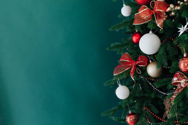 Decoraciones de Navidad decoración año nuevo fondo verde - Foto, Imagen