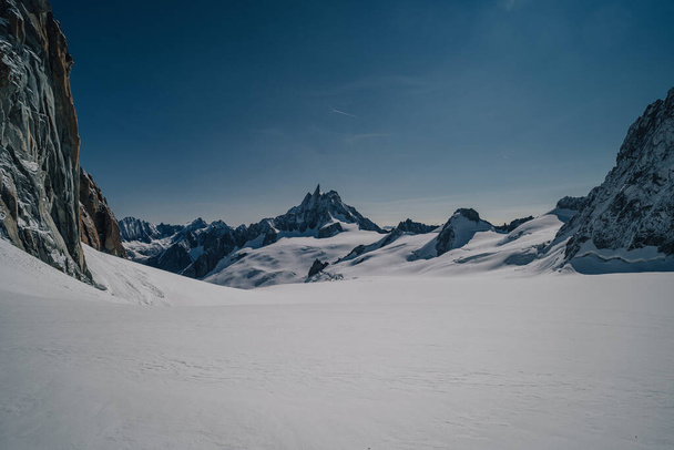 High alpine snow covered mountain landscape with creavasses, snow, rock wall and ridge. Alpinism, mountaineering. Dente del Gigante, Courmayer, Italy - Φωτογραφία, εικόνα