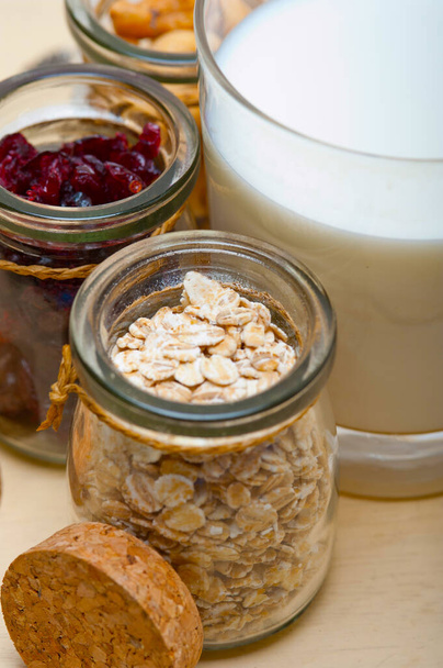 healthy breakfast ingredients milk oat cashew nuts dried cramberry craisinns  - Φωτογραφία, εικόνα