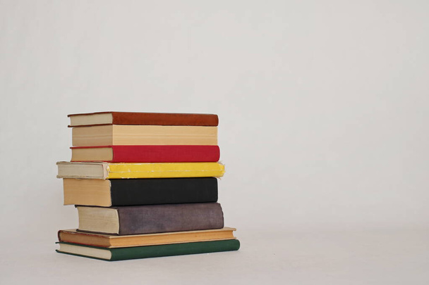 Öğrenim, okuma, okullar, kütüphaneler için kitap illüstrasyonu - Fotoğraf, Görsel
