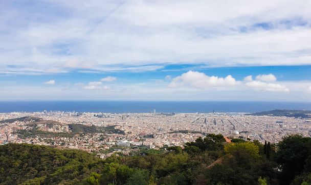 Panoraamanäkymät Barcelonaan Tibidabo kukkulalta - Valokuva, kuva
