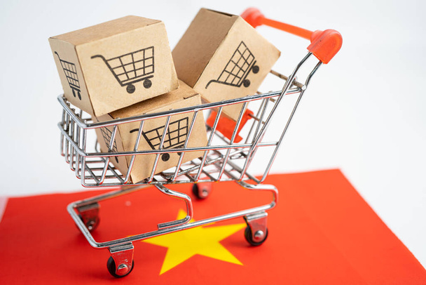 Box with shopping cart logo and Vietnam flag, Import Export Shopping online or eCommerce finance delivery service store product shipping, trade, supplier concept. - Foto, imagen