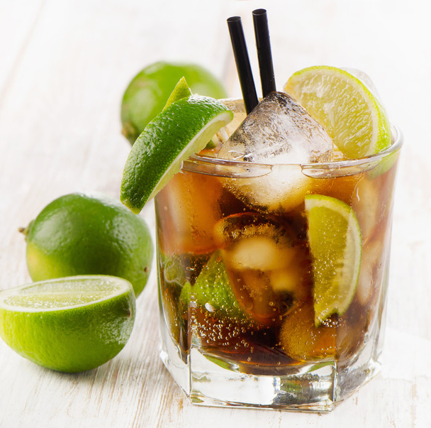 Cocktail with lime - Zdjęcie, obraz