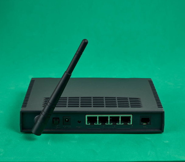Ancien modem pour connexion Internet. Dispositif des années 90 - Photo, image