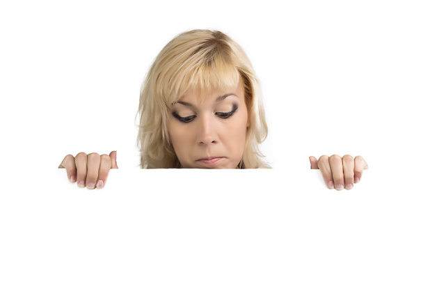 Geschäftsfrau blickt aus der senkrechten Werbetafel - Foto, Bild