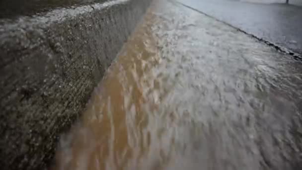 az eső ereszcsatorna hurok - Felvétel, videó