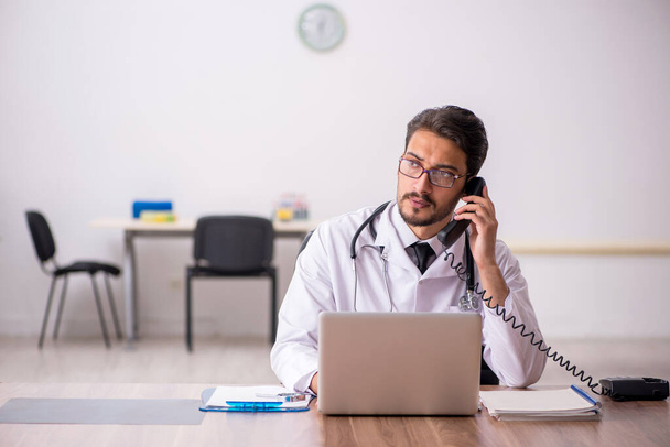 Young male doctor in telemedicine concept - Foto, Imagem