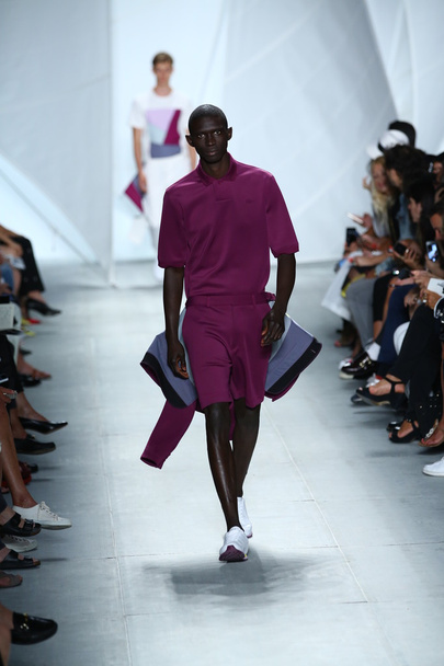 Model walks the runway at Lacoste during Mercedes-Benz Fashion Week - Foto, immagini