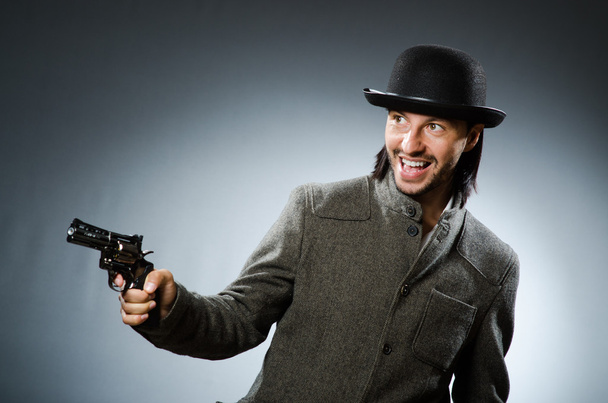 Mann mit Waffe und Hut - Foto, Bild
