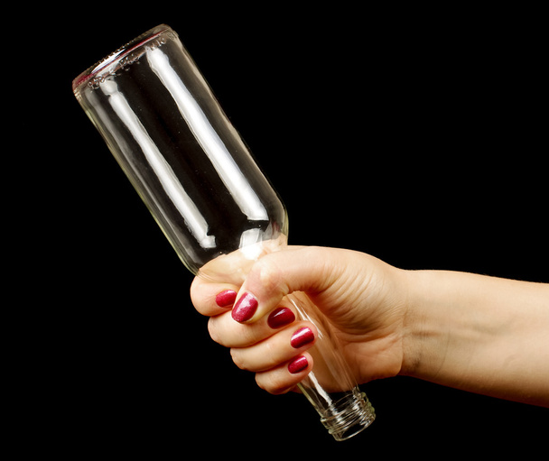 Nainen käsi kädessä pullon sen pullonkaula
 - Valokuva, kuva