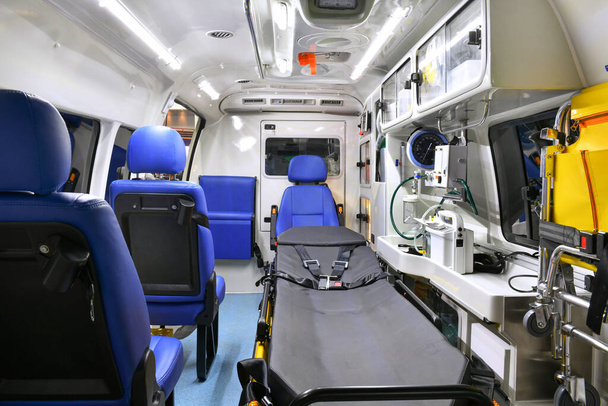 Acil durum ekipmanları ve cihazları, Ambulans içsel ayrıntıları. - Fotoğraf, Görsel