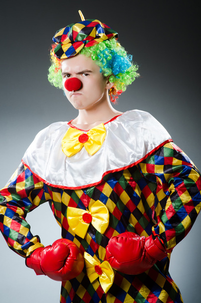 Смішний клоун з коробковими рукавичками
 - Фото, зображення