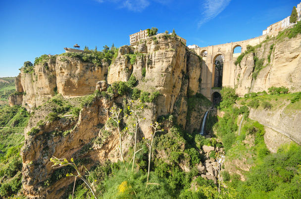 Ronda bridge en canyon, ronda, malaga, Andalusië, Spanje. - Foto, afbeelding