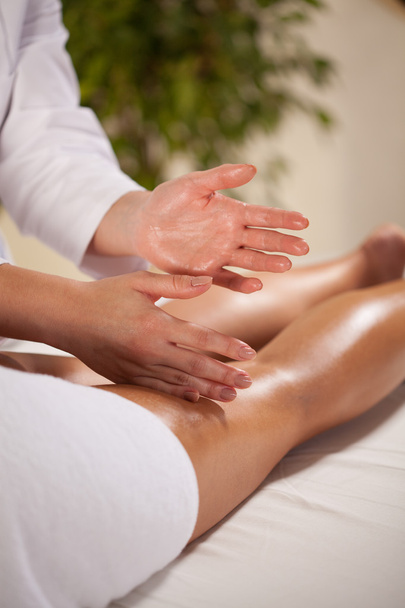 Legs massage in spa - Valokuva, kuva