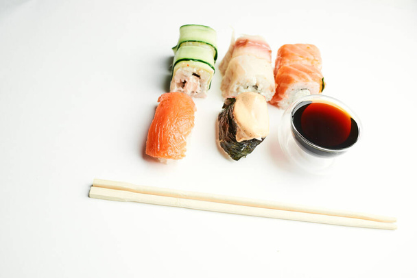 sushi chopsticks soy sauce snack delicacy japanese cuisine - Zdjęcie, obraz