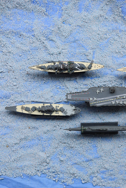 La gamme de cuirassés miniatures comprend le porte-avions d'entreprise, le sous-marin, le cuirassé Musashi, le cuirassé Yamato, le cuirassé principal Bismarck et le cuirassé principal Rodney.. - Photo, image