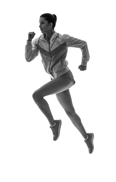 Silhouette einer sportlich laufenden Frau auf weißem Hintergrund - Foto, Bild