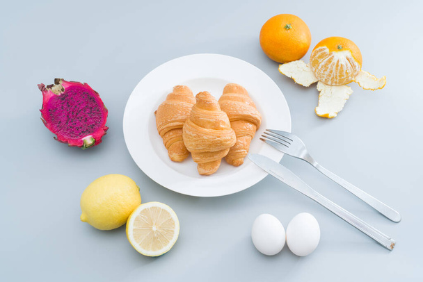 A nutritious breakfast with croissants and fruit - Foto, Imagen