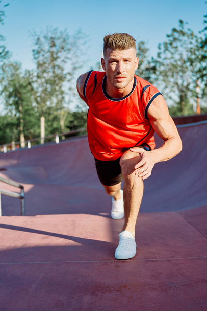 atletyczny mężczyzna trening fitness fitness sport świeże powietrze - Zdjęcie, obraz