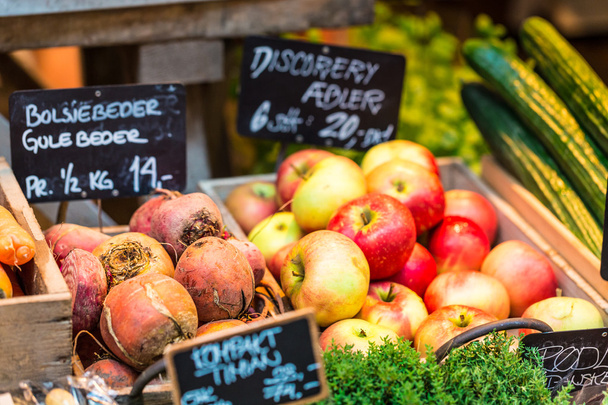 Frutas frescas en un mercado agrícola en Copenhague, Dinamarca
. - Foto, Imagen