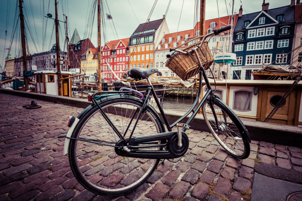 Klasszikus vintage retro városi kerékpár, Koppenhága, Dánia - Fotó, kép