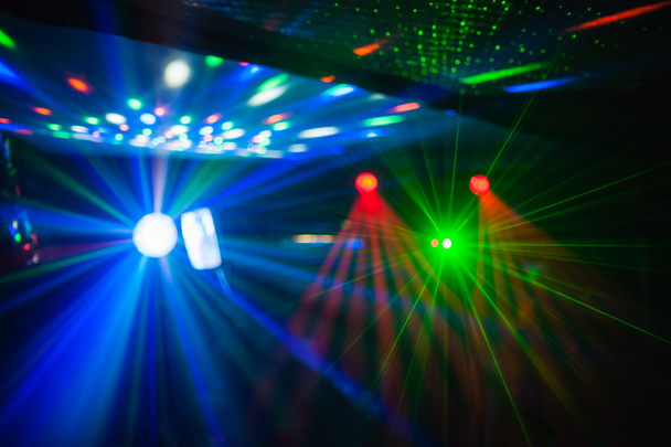 Cor discoteca clube de luz com efeitos especiais e show a laser
 - Foto, Imagem