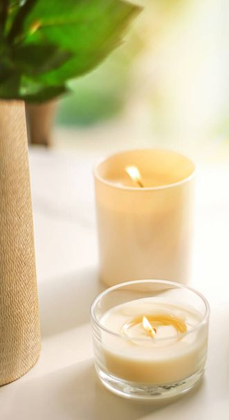 Tuoksuva kynttilät kokoelma ylellinen kylpylä tausta ja kylpyhuone sisustus, orgaaninen tuoksu kynttilä aromaterapiaa ja rento tunnelma, kauneus ja hyvinvointi - Valokuva, kuva