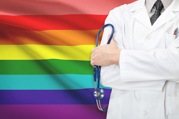 έννοια του εθνικού συστήματος υγειονομικής περίθαλψης - ουράνιο τόξο σημαία - σημαία του ΛΟΑΤ - Φωτογραφία, εικόνα