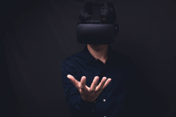 VR lunettes connexion metaverse technologie en ligne - Photo, image