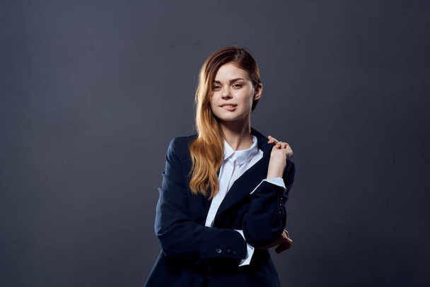 Businesswoman self-confidence official dark background - Фото, зображення