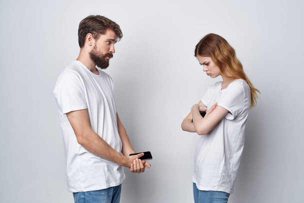 Ehepaar streitet über Eifersucht am Telefon - Foto, Bild
