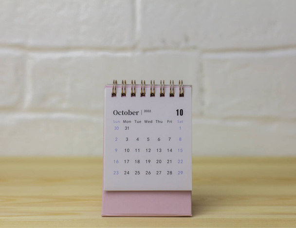 Työpöytäkalenteri lokakuulle 2022.Kalenteri kuukauden suunnitteluun - Valokuva, kuva