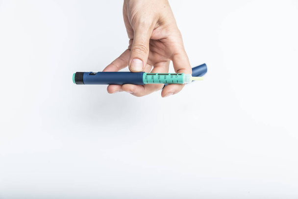 Ενέσιμη συσκευή τύπου πένας, Φάρμακα, διαβήτης, γλυκαιμία, ιατρική περίθαλψη και άτομα. - Φωτογραφία, εικόνα