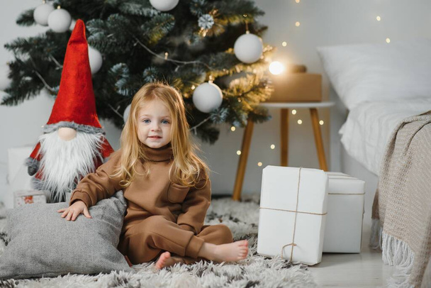 Little cute girl near christmas tree - Valokuva, kuva