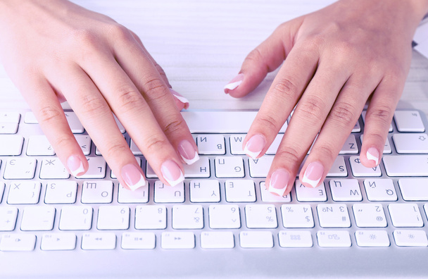 Hands typing on keyboard - Foto, afbeelding