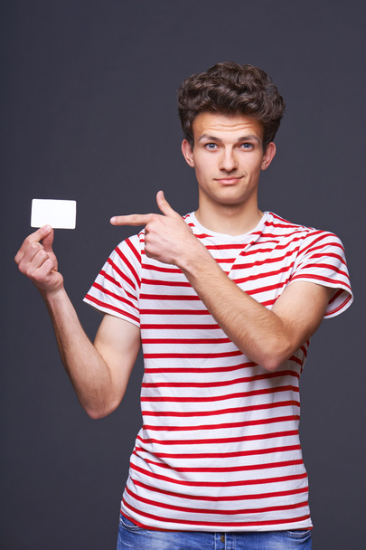 Man showing empty blank paper card sign - Foto, Imagen