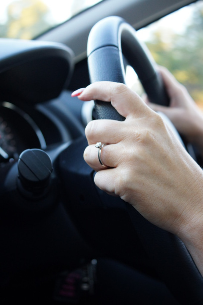 ženské ruce ovládání volantu - Fotografie, Obrázek