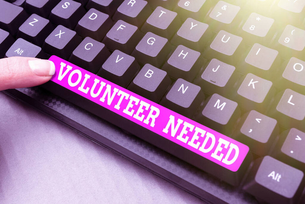 Schilder mit der Aufschrift "Freiwillige Helfer benötigt". Geschäftsansatz, bei dem die Person gebeten wird, für die Organisation zu arbeiten, ohne dafür bezahlt zu werden. - Foto, Bild