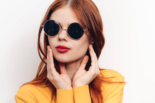 glamorous woman in sunglasses red hair close-ups - Fotoğraf, Görsel