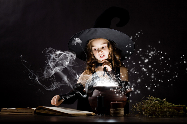 Halloween witch - 写真・画像