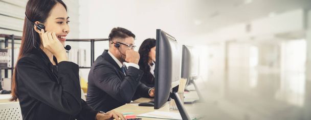Business people wearing headset working in office broaden view - Foto, imagen