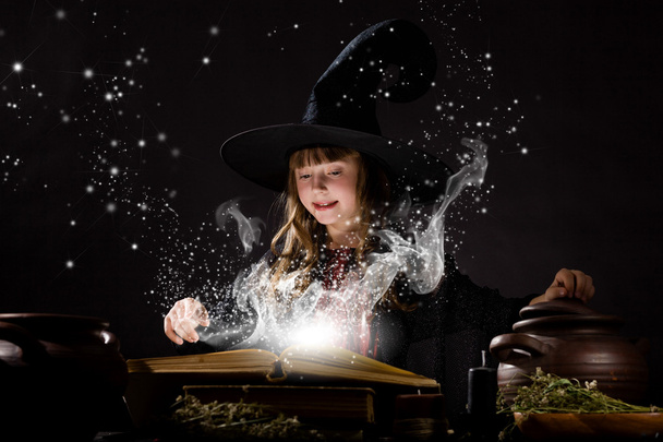 Halloween witch - Фото, изображение