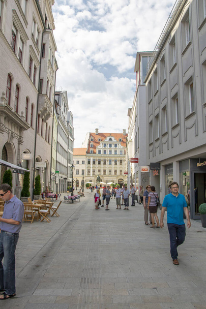 Augsburg , Germany ,  July,8 2017 : Street with historical houses in the traditional Bavarian town  Augsburg . - Φωτογραφία, εικόνα
