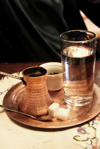 Thé et café turcs sur la table
 - Photo, image
