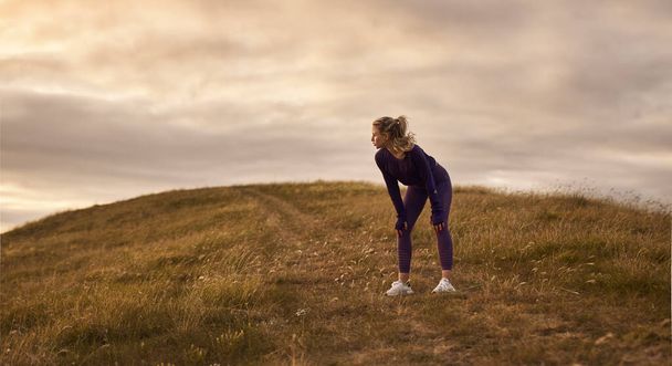 Sportswoman relaxing during running in nature - Fotografie, Obrázek