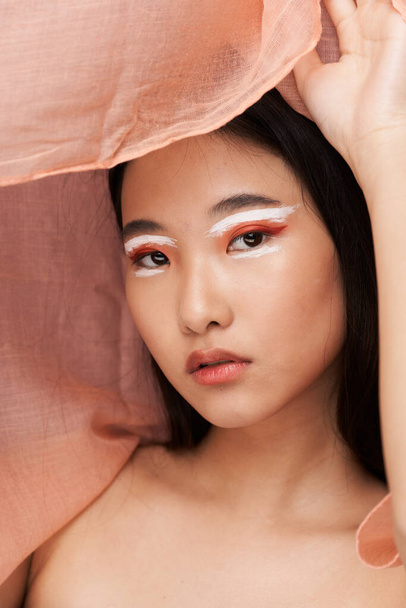 woman of asian appearance bright makeup naked shoulders model - Foto, imagen