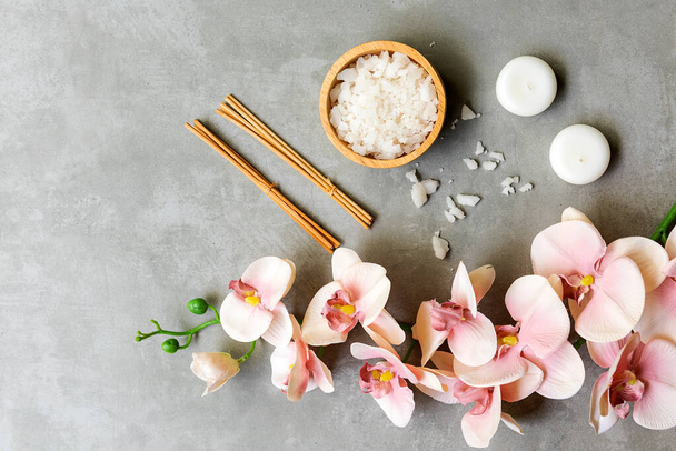 Massage Thai Spa.  Spa massage setting for treatment and relax with  pink orchid on blackboard.  Lifestyle Healthy Concept,  copy space  - Foto, imagen