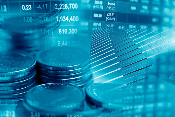 Beursinvestering trading financiële, munt en grafiek grafiek of Forex voor het analyseren van de winstfinanciering business trend gegevens achtergrond. - Foto, afbeelding