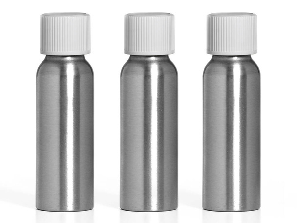 Pequena garrafa de alumínio isolado no fundo branco, óleo de água, caminho de recorte - Foto, Imagem