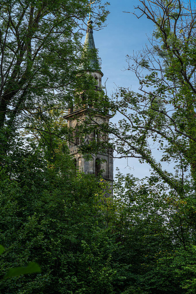 Malá věž v lese jako v pohádce - Fotografie, Obrázek